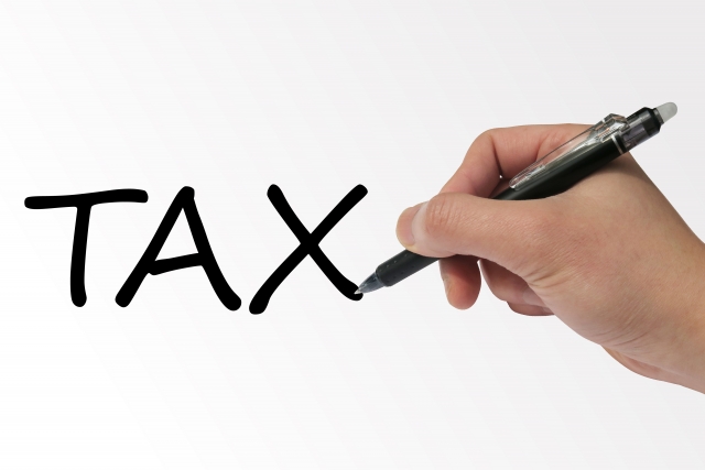 TAXの文字を書く手