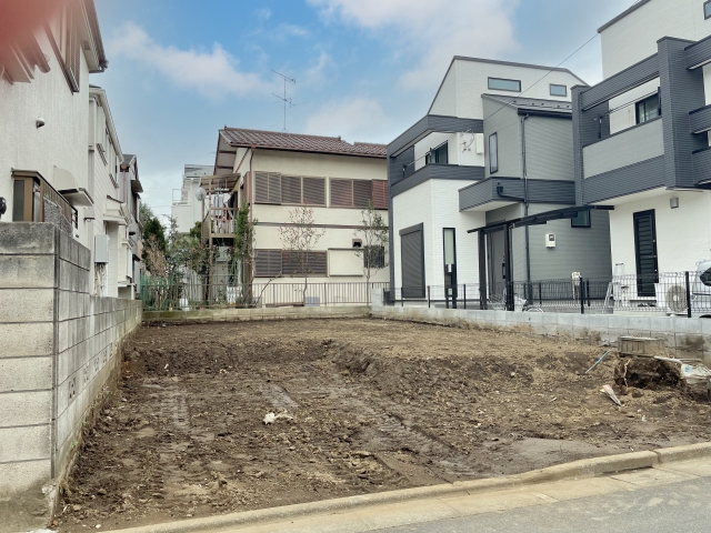 住宅街の空き地