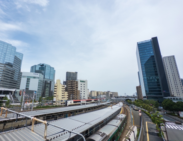 大崎駅と山手線の画像