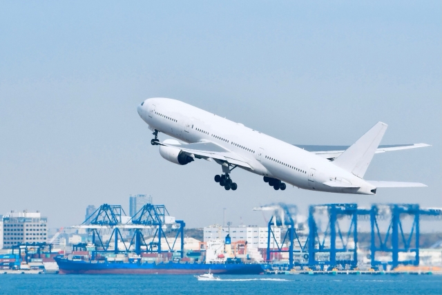 羽田空港から飛び立つ飛行機