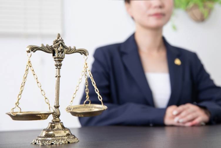 弁護士　役割