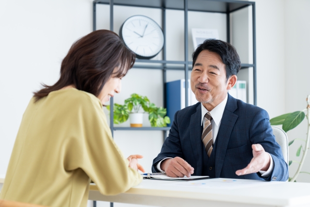 営業担当に相談する人