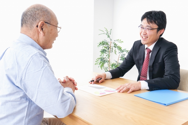 営業担当に相談する人